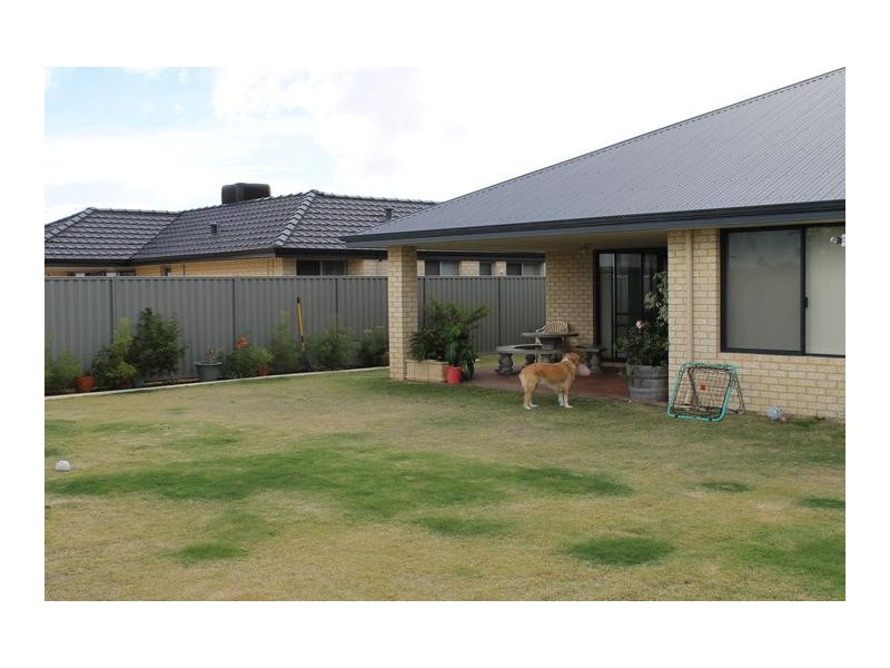 11 Placid Bend, South Yunderup WA 6208