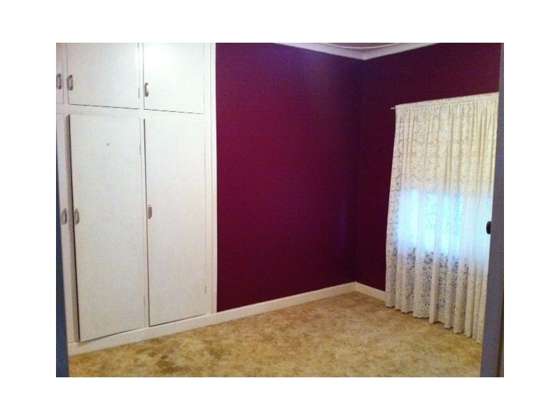 2 Hesse Street, Waroona WA 6215