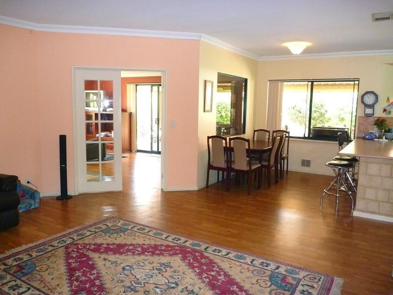 16 Country Road, Pinjarra WA 6208