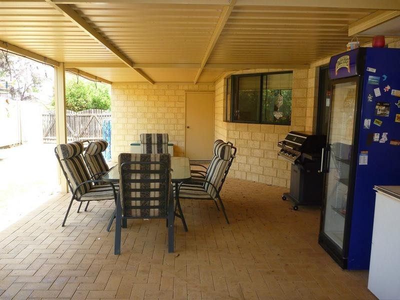 16 Country Road, Pinjarra WA 6208