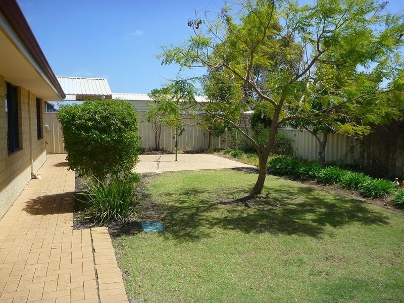 16 Country Road, Pinjarra WA 6208