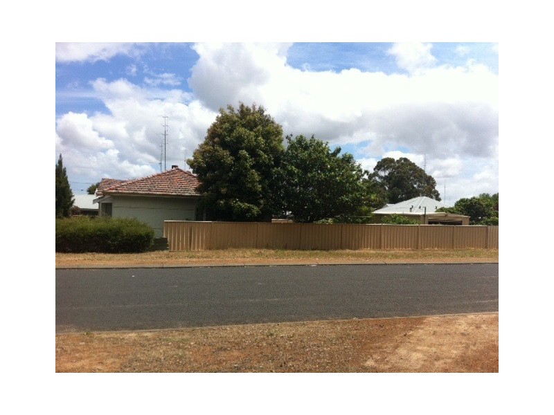 22 Green Street, Waroona WA 6215