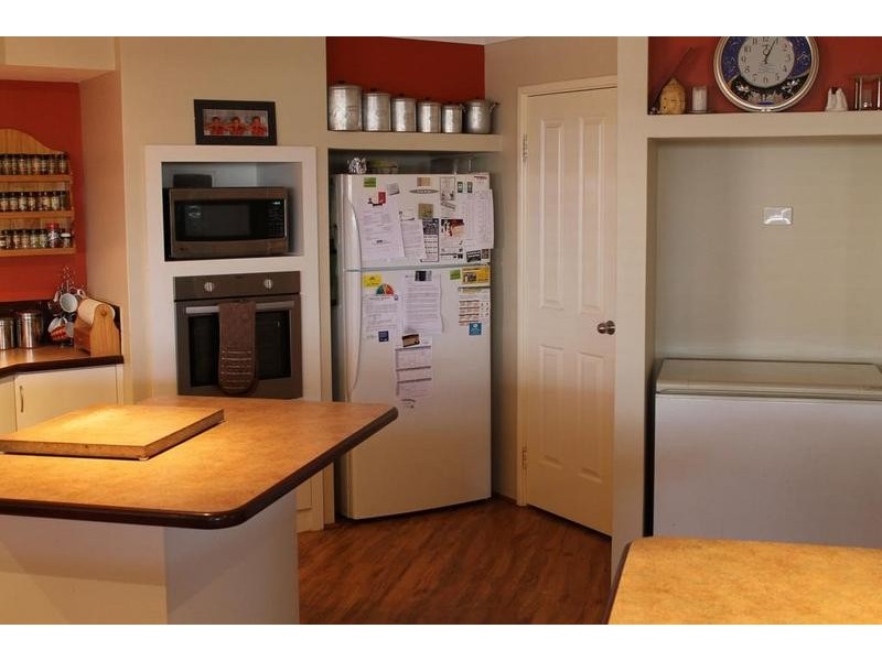 16 MEADOW LANE, Pinjarra WA 6208