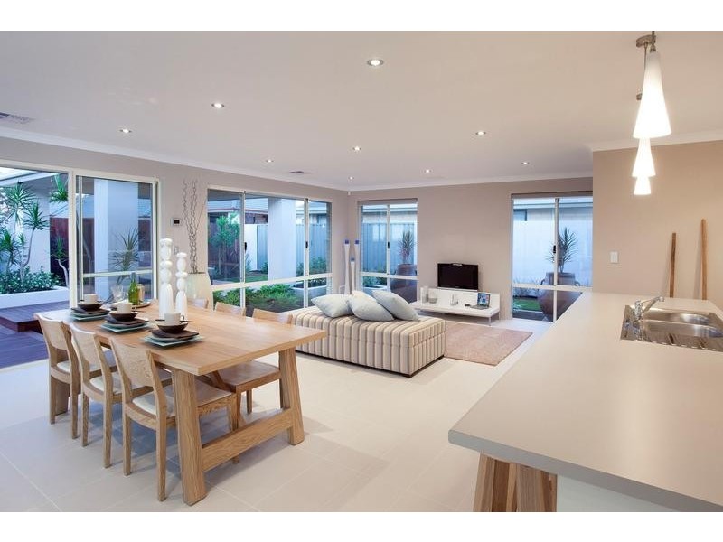 6 Bremer way, South Yunderup WA 6208