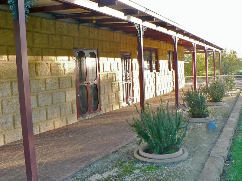 62 Gulliver road, Waroona WA 6215