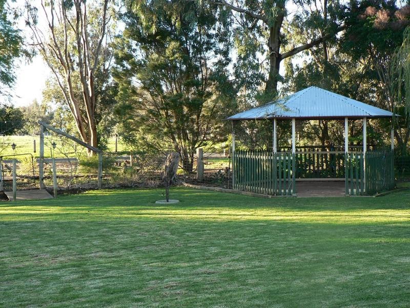 62 Gulliver road, Waroona WA 6215