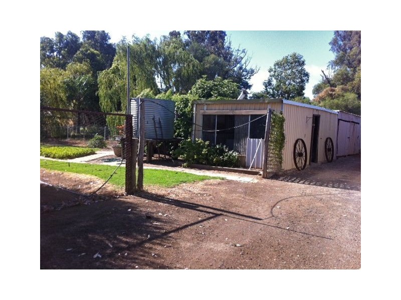 62 Gulliver road, Waroona WA 6215