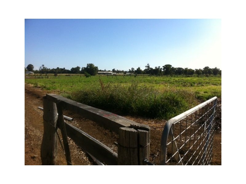 62 Gulliver road, Waroona WA 6215