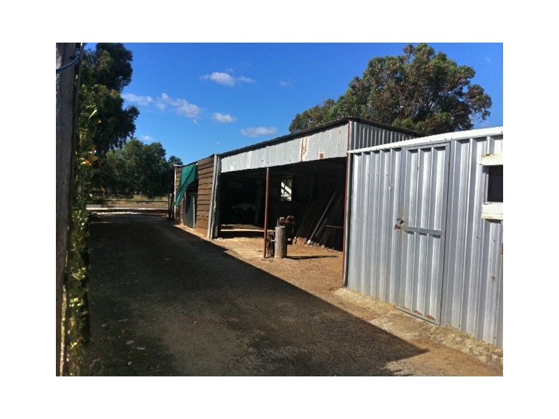 62 Gulliver road, Waroona WA 6215