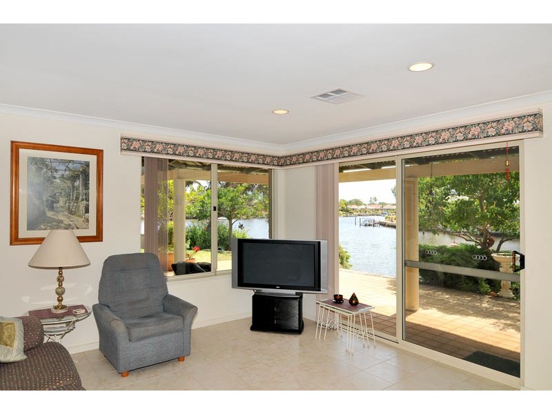 14 Robertson Grove, South Yunderup WA 6208