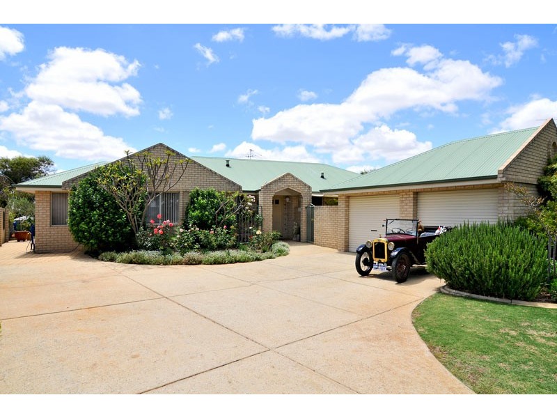14 Robertson Grove, South Yunderup WA 6208
