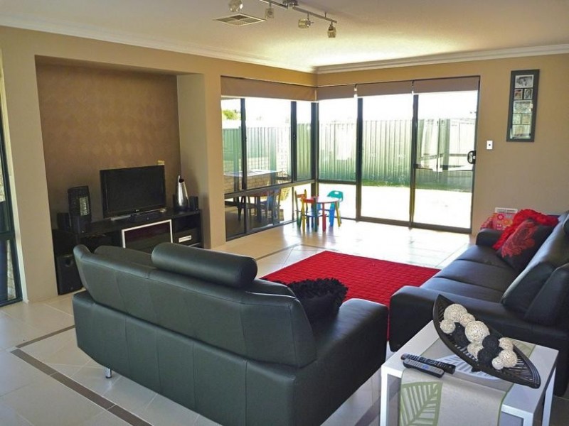 9 Jolly Rambler Boulevard, Ravenswood WA 6208