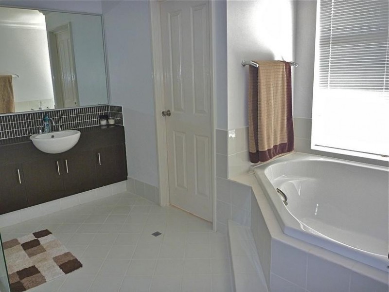 9 Jolly Rambler Boulevard, Ravenswood WA 6208