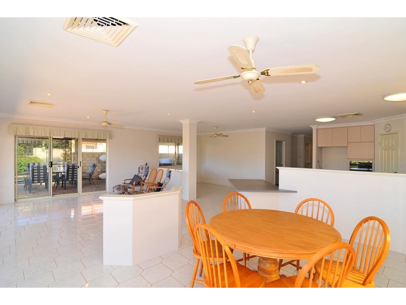 18 Heron Place, South Yunderup WA 6208