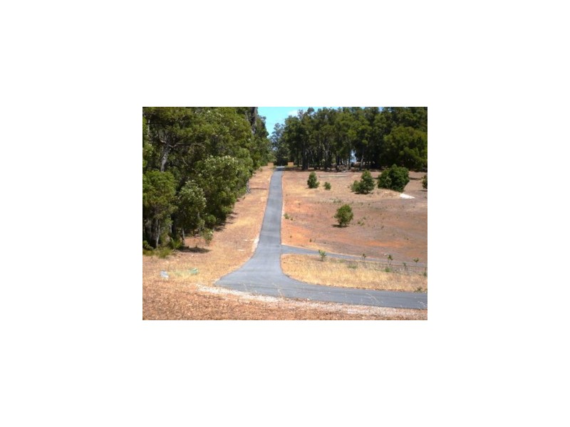 14 Leavy Road, Waroona WA 6215