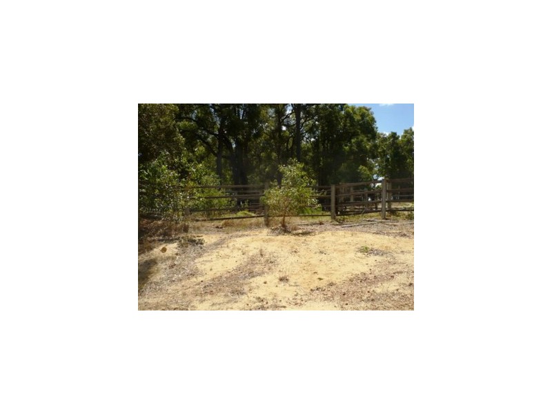 14 Leavy Road, Waroona WA 6215