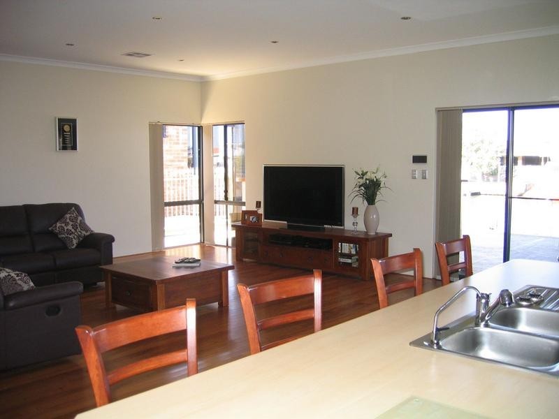 64 Moyup Way, South Yunderup WA 6208