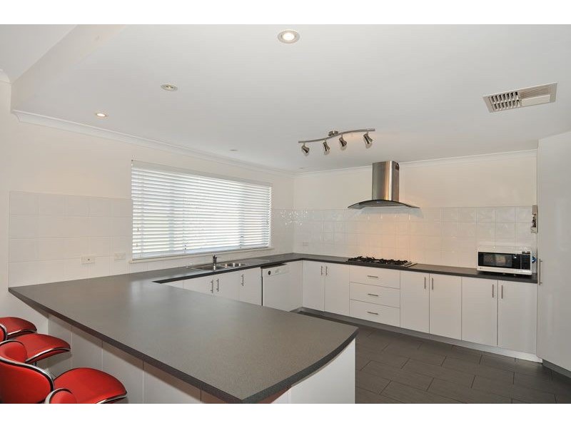 4 WOODSTOCK TURN, Ravenswood WA 6208