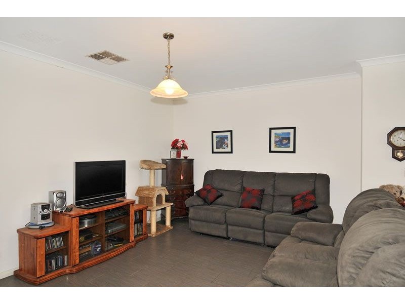 4 WOODSTOCK TURN, Ravenswood WA 6208