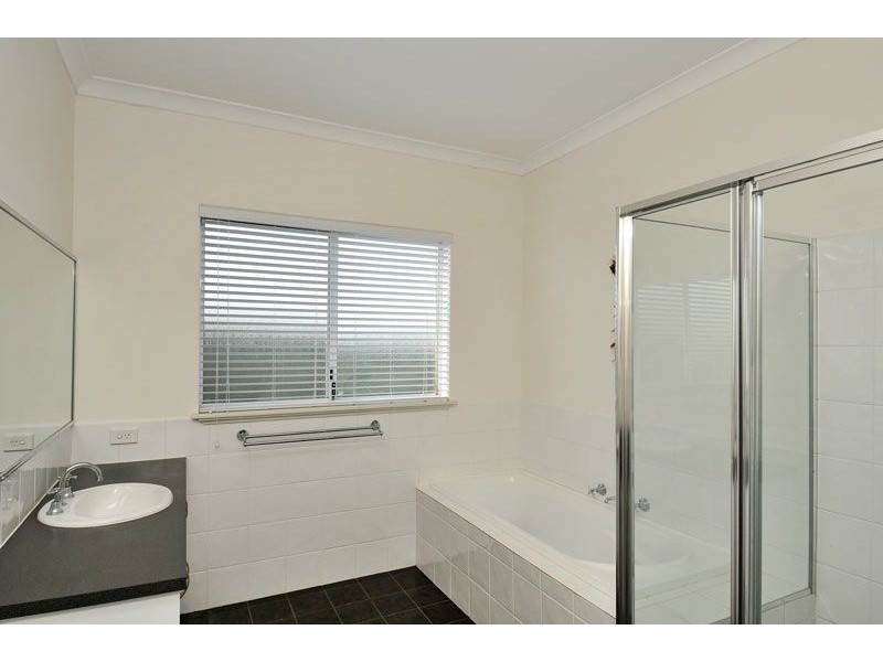 4 WOODSTOCK TURN, Ravenswood WA 6208