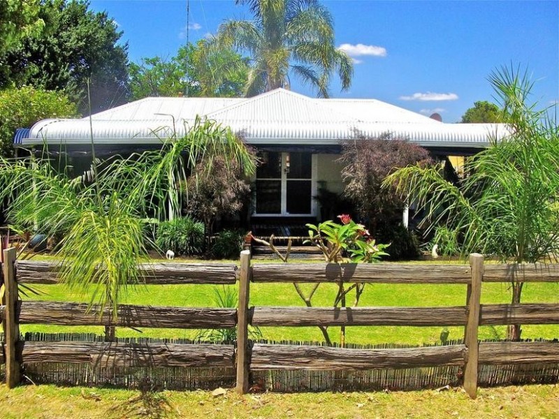 11 Fitzpatrick Street, Waroona WA 6215