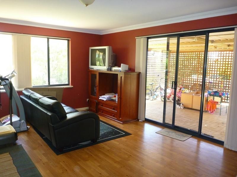 16 Country Road, Pinjarra WA 6208