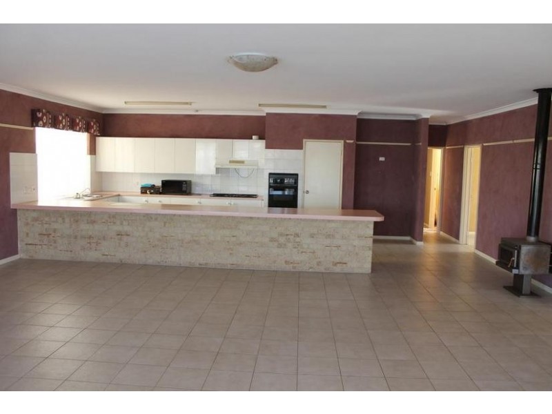 81 Allambi Way, South Yunderup WA 6208