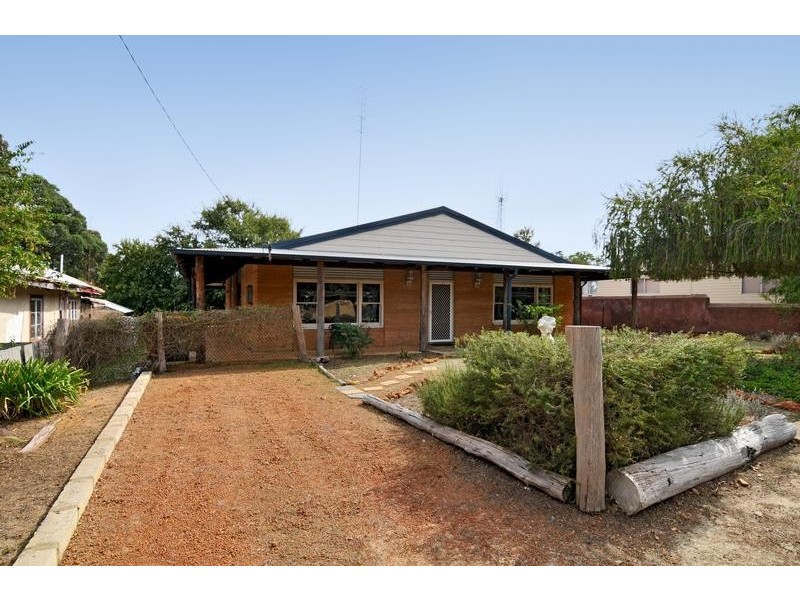 32 Church Street, Dwellingup WA 6213