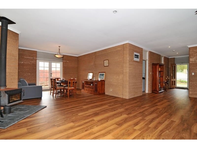 32 Church Street, Dwellingup WA 6213