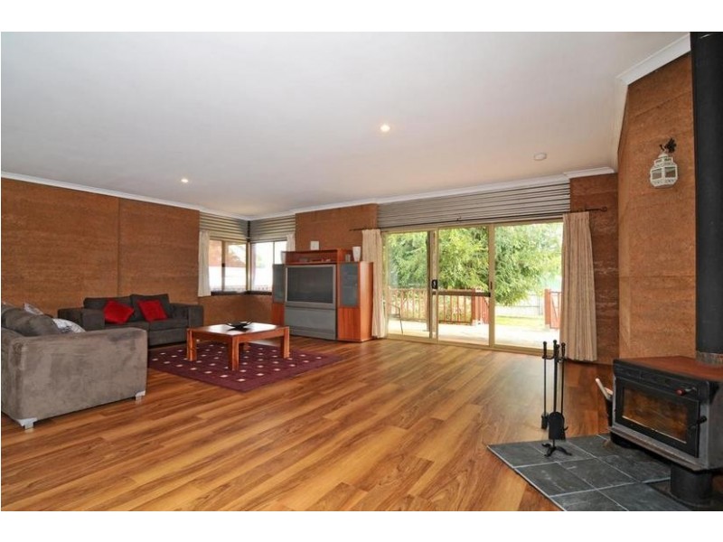 32 Church Street, Dwellingup WA 6213