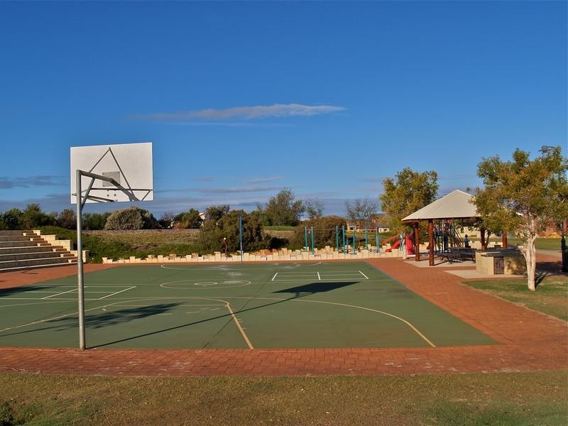 16 Britawast Road, Madora Bay WA 6210