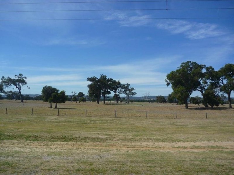 10 Hakea Place, Pinjarra WA 6208