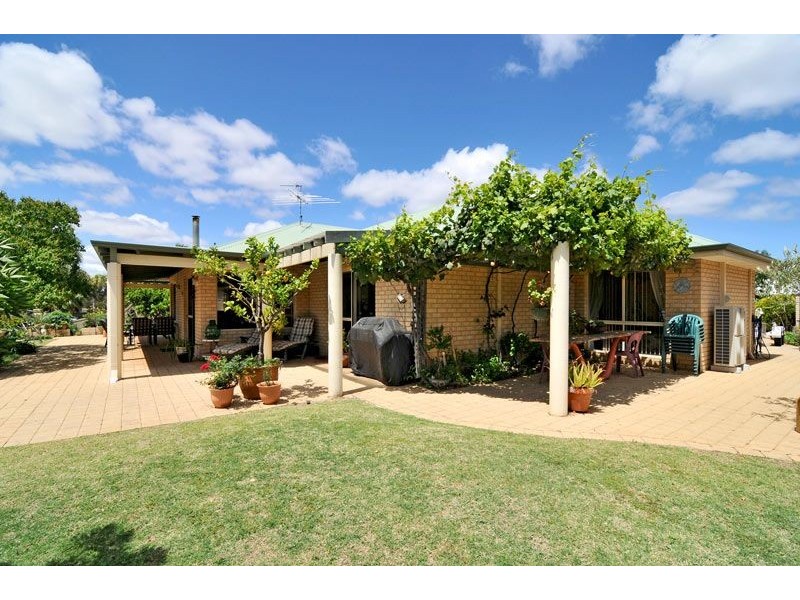 14 ROBERTSON GROVE, South Yunderup WA 6208
