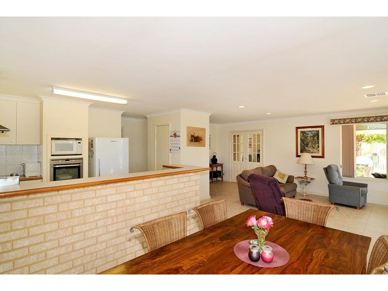 14 ROBERTSON GROVE, South Yunderup WA 6208