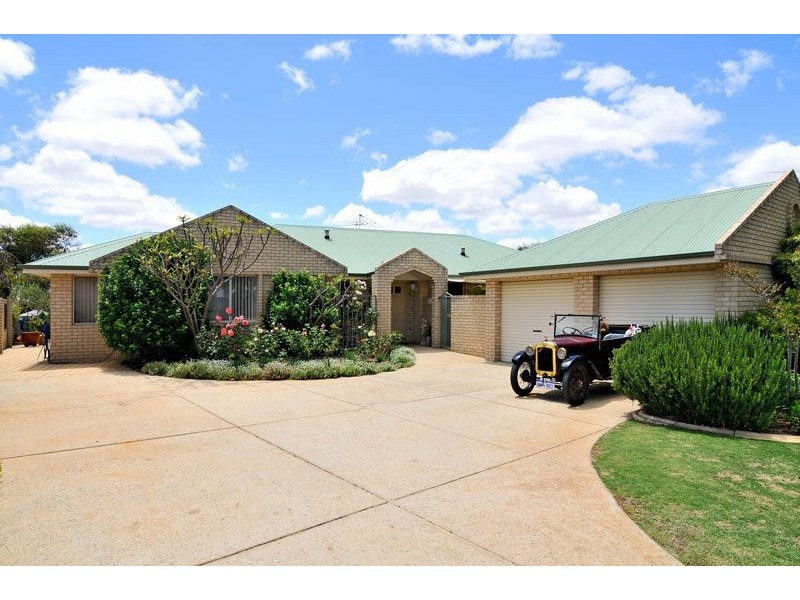 14 ROBERTSON GROVE, South Yunderup WA 6208