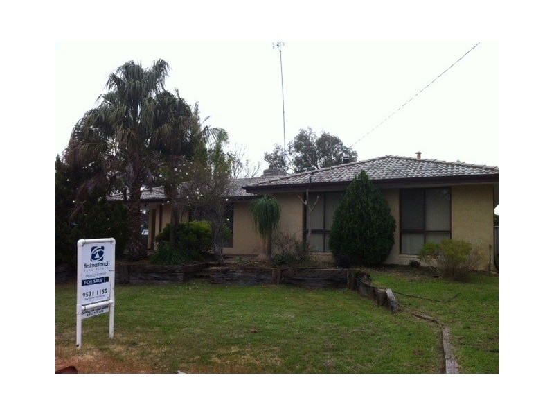 2 Eastcott Place, Waroona WA 6215