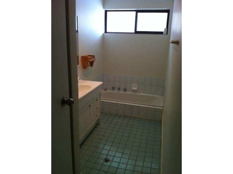 2 Eastcott Place, Waroona WA 6215