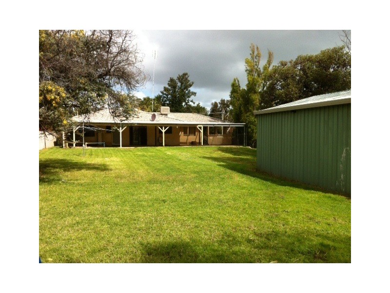 2 Eastcott Place, Waroona WA 6215