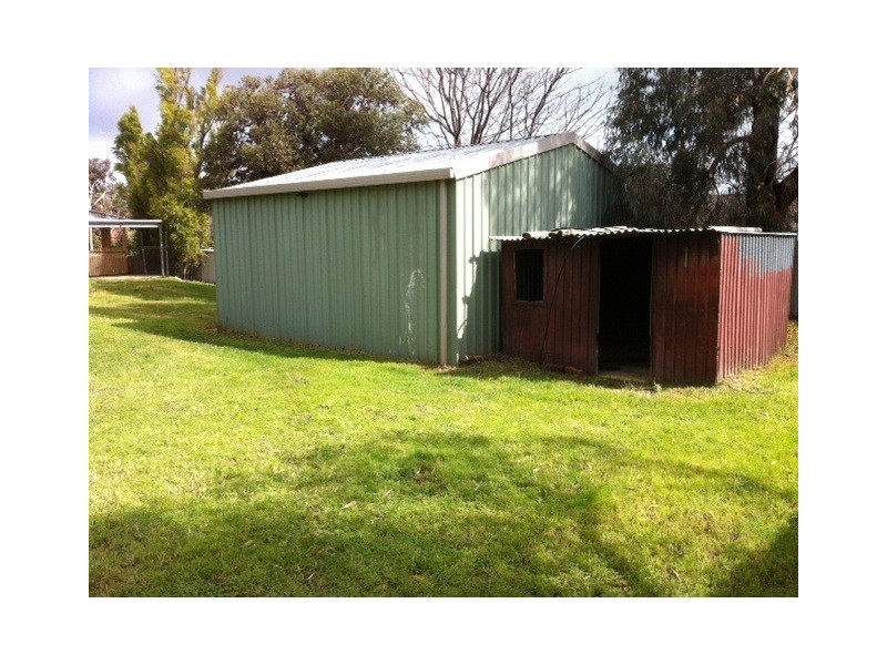 2 Eastcott Place, Waroona WA 6215