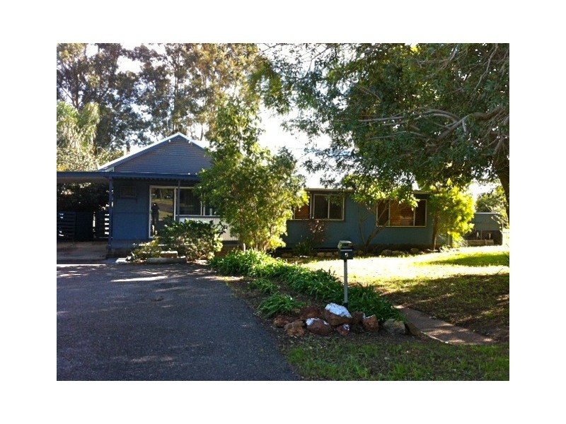 5 Sutton Street, Waroona WA 6215