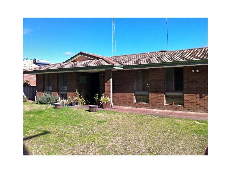 11 Pitt Street, Waroona WA 6215