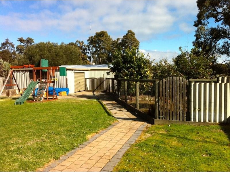 11 Pitt Street, Waroona WA 6215