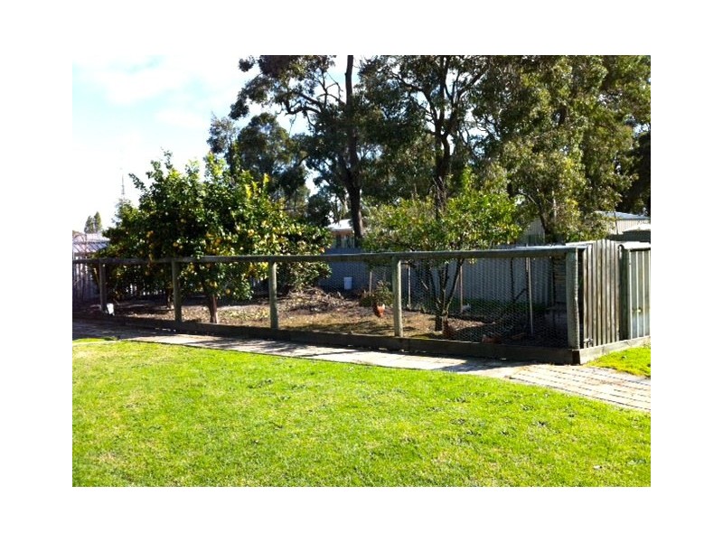 11 Pitt Street, Waroona WA 6215