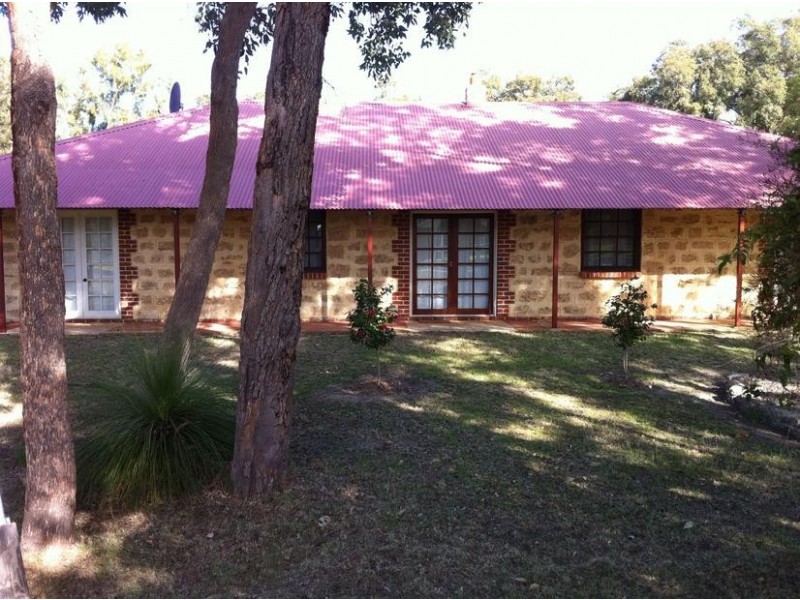 23 McLarty Street, Waroona WA 6215