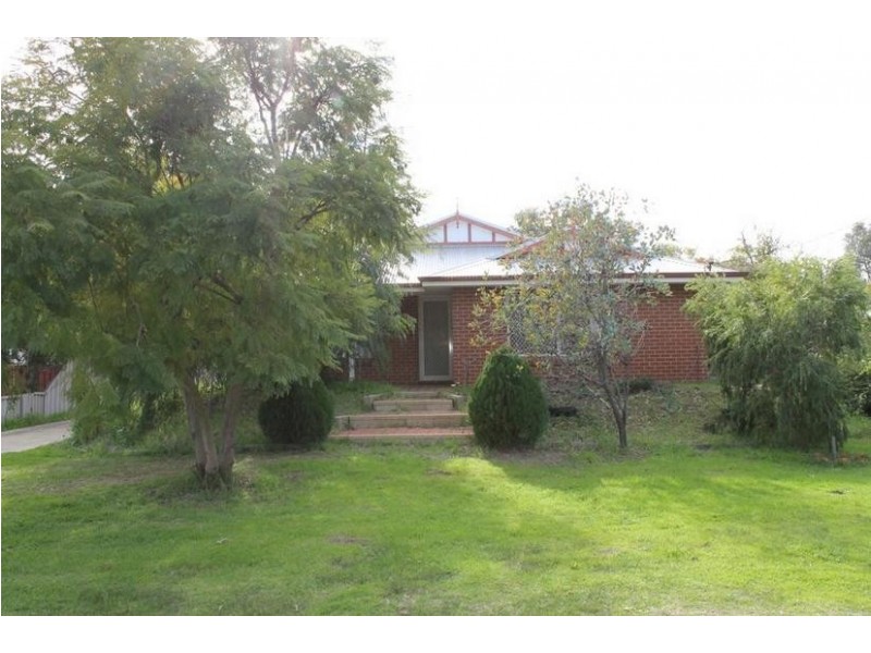 10 Jubilee Drive, Pinjarra WA 6208