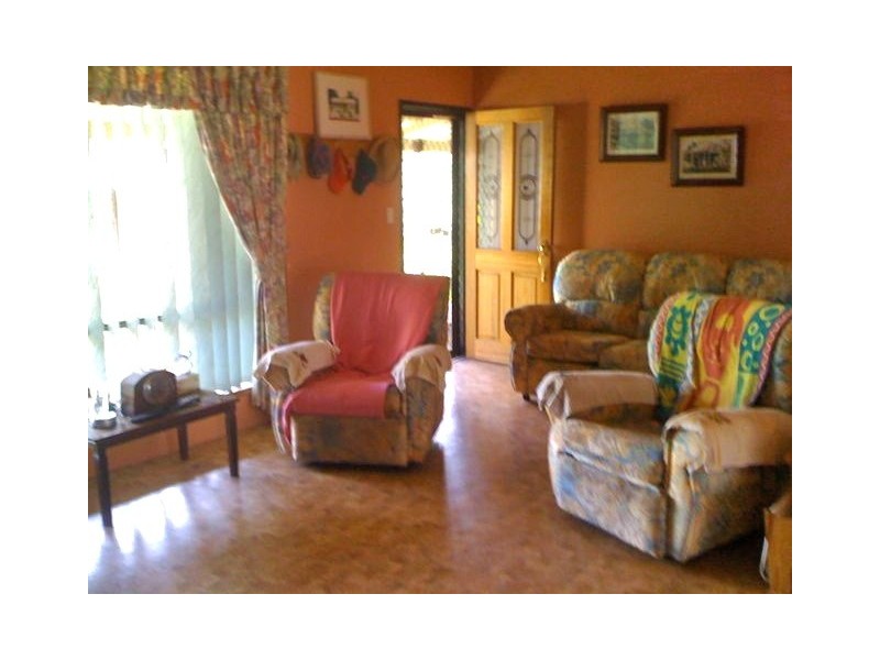 5 Forestview Road, Dwellingup WA 6213