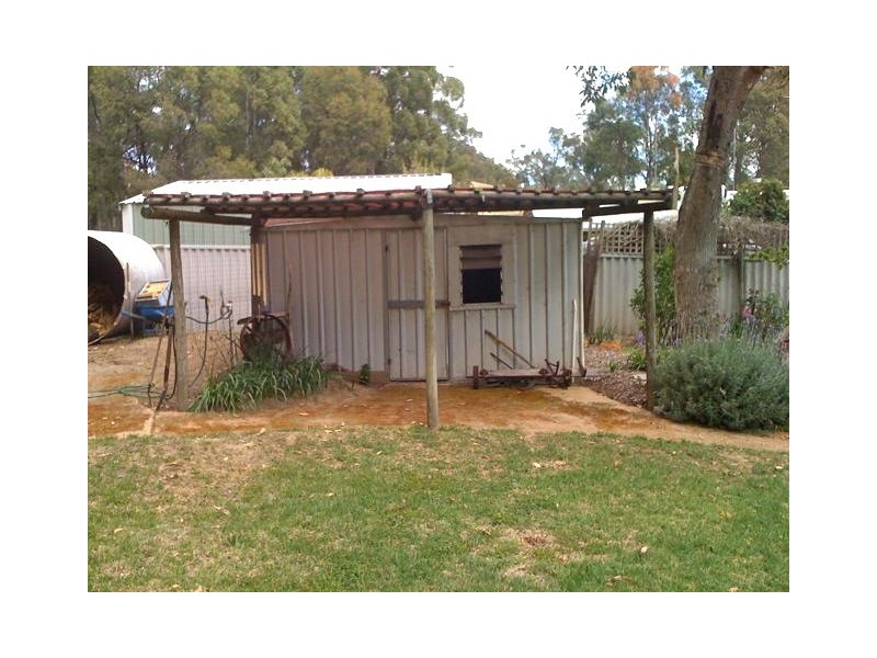 5 Forestview Road, Dwellingup WA 6213