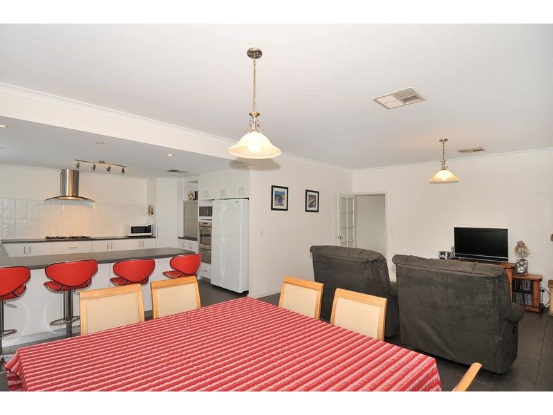 4 Woodstock Turn, Ravenswood WA 6208