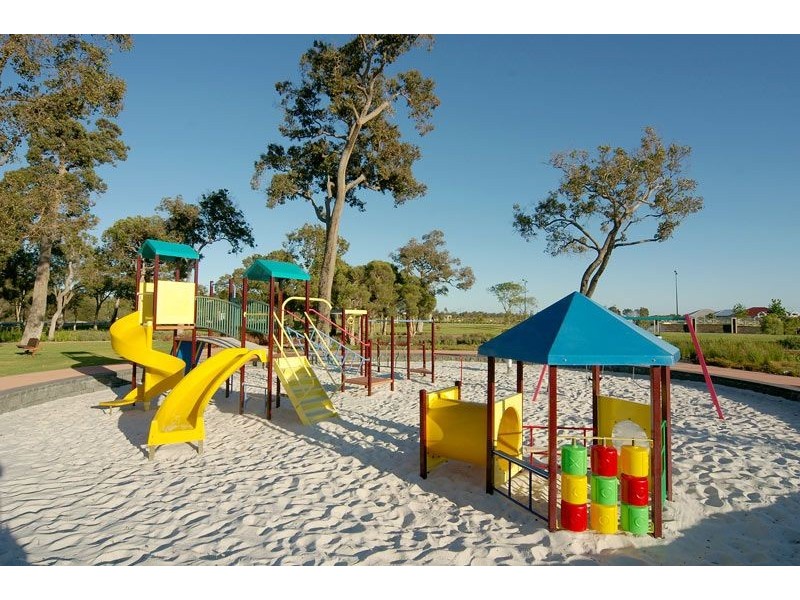 4 Woodstock Turn, Ravenswood WA 6208