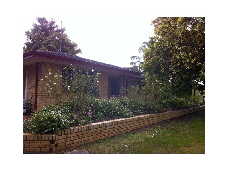 2 Alexander Drive, Waroona WA 6215